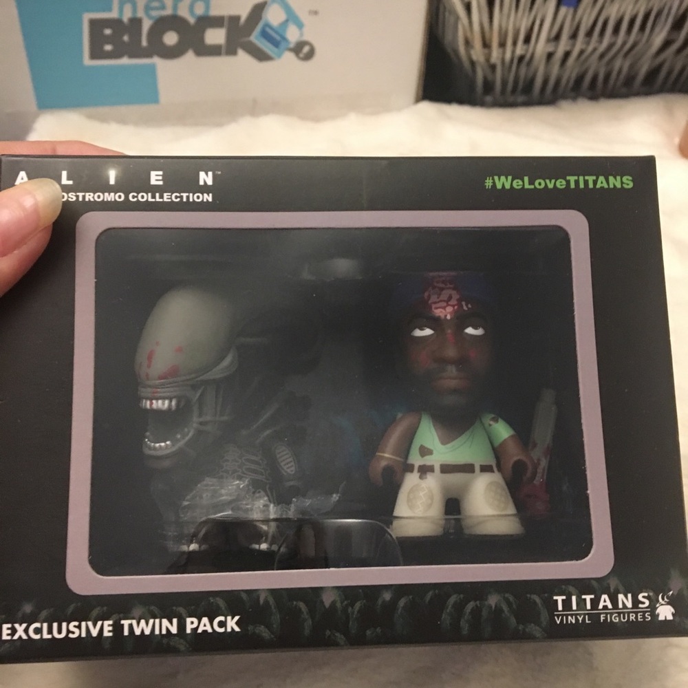 Titans Alien & Parker Vinyl Figures
